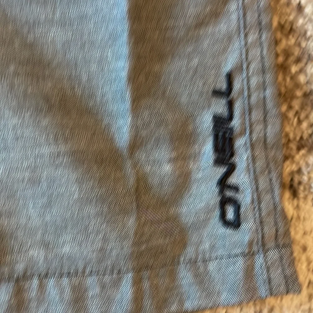 Gray mens size 36 O’NEILL shorts barely worn - Picture 2 of 7
